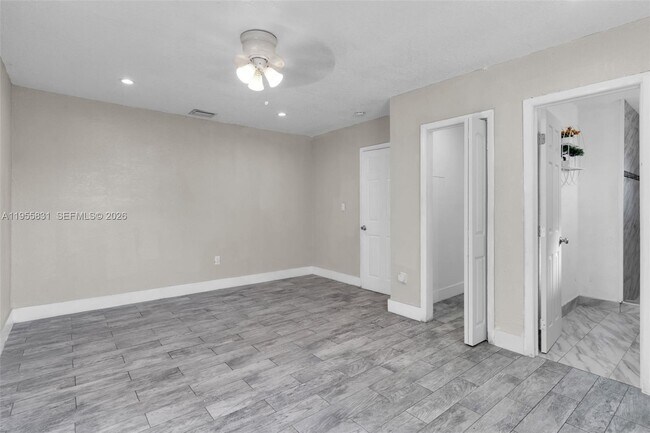 Building Photo - 2921 NW 6th Ct