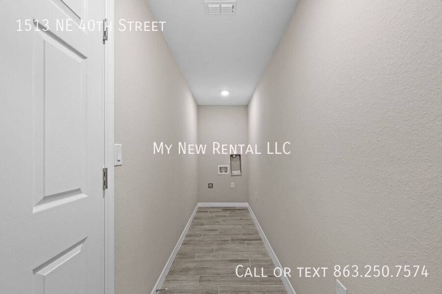 Building Photo - 1513 NE 40th St