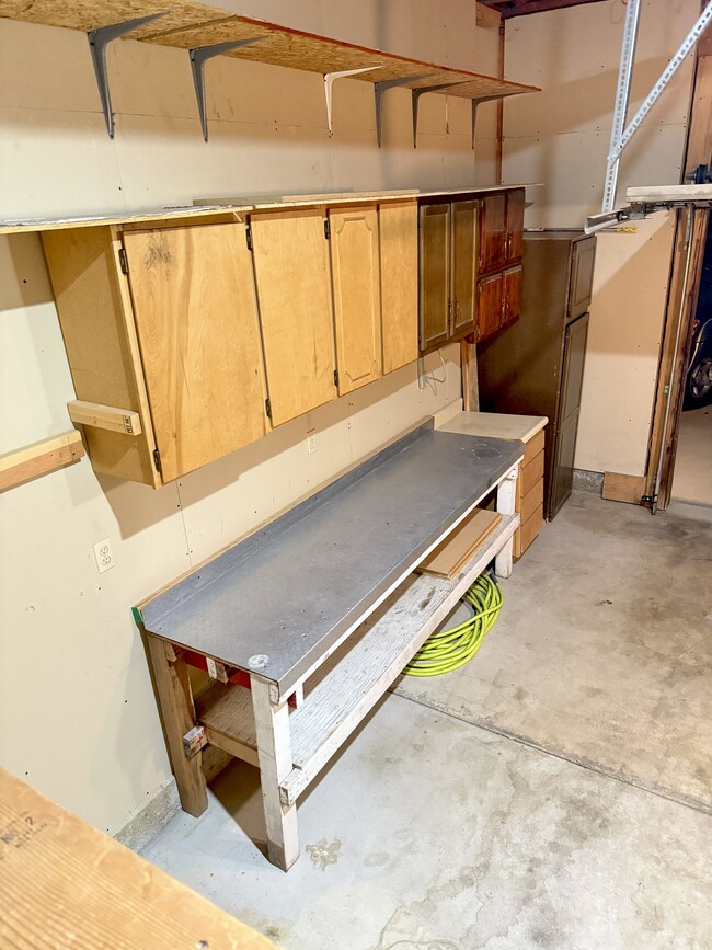 Building Photo - 7426 S 700 E