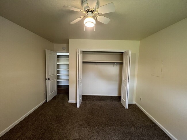 Building Photo - 1826 N Crestmont Dr
