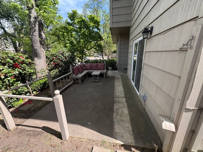 Building Photo - 642 Commons Dr