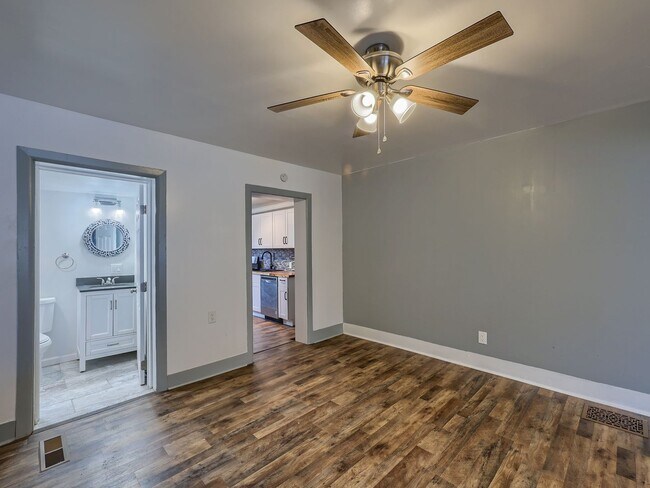 Building Photo - Newly Renovated Single Family Home in Midtown