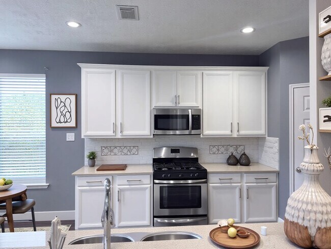 Building Photo - 18006 Barton Ridge Ln