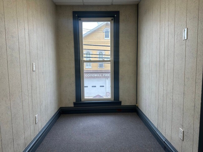 Building Photo - 152 W Main Ave