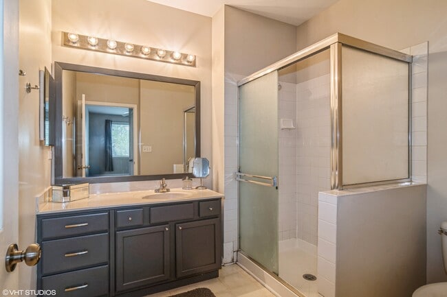 Building Photo - 150 Hidden Pond Cir