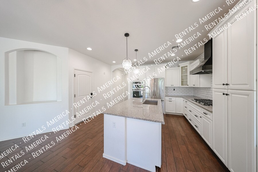 Building Photo - 5193 S Moccasin Trail