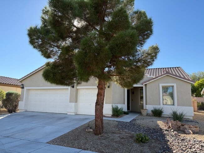 Building Photo - Beautiful three Bedroom, 2 Bath Home
