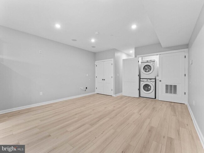 Building Photo - 1682 N 54th St