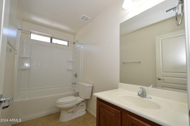 Building Photo - 1680 W Swan Pl