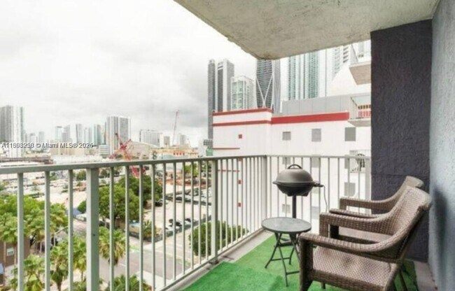 Building Photo - 800 N Miami Ave