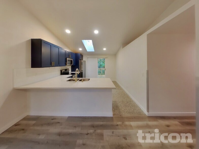 Building Photo - 1602 57th Ave NE