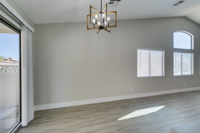 Building Photo - REMODELED 5 BEDROOM HOME IN NORTH LAS VEGAS