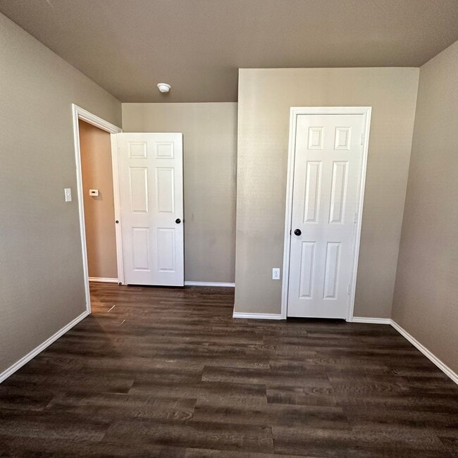 Building Photo - "Charming 3-Bedroom Duplex in Lubbock - Co...