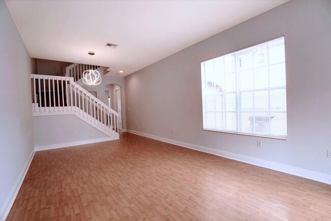 Building Photo - 6890 Julia Gardens Dr