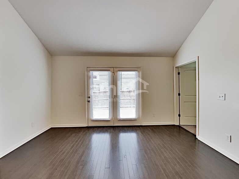 Building Photo - 123 Farmbrook Ct