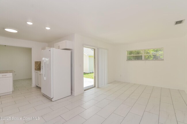 Building Photo - 2860 Hancock Dr