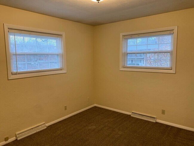 Building Photo - 219 Eisenhower Dr