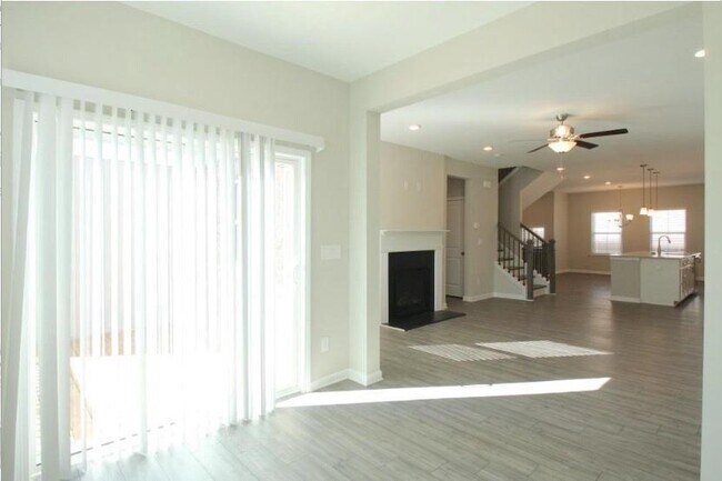 Building Photo - 2237 Pink Hawthorn Dr