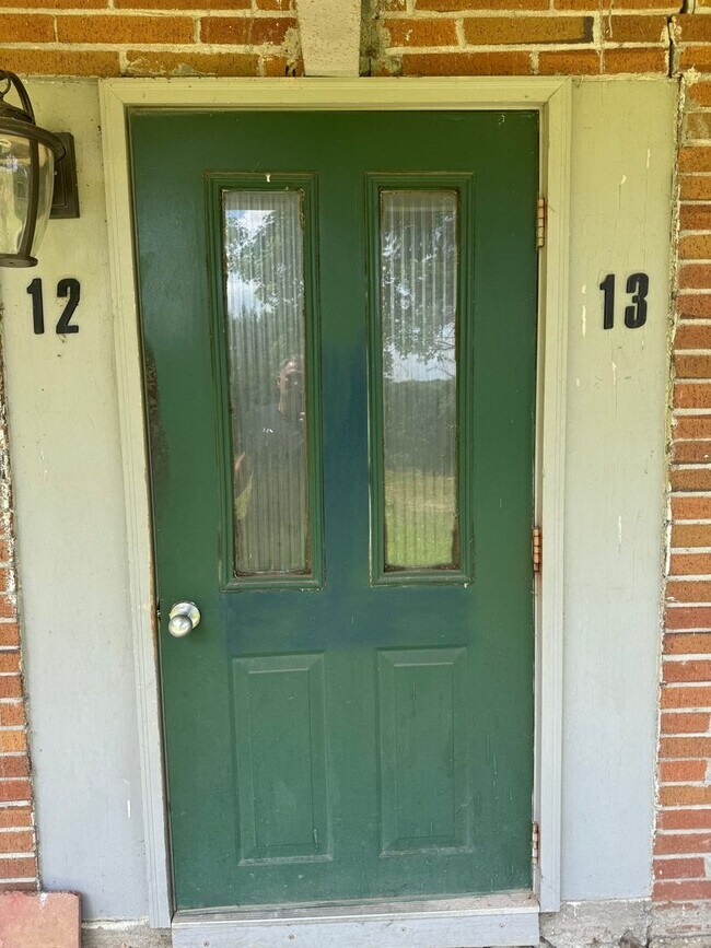 Building Photo - One bedroom Southwick Ma U-13