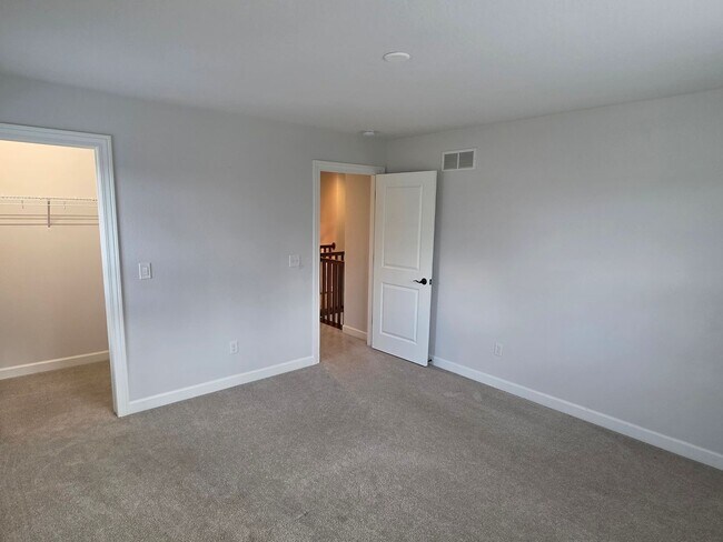 Building Photo - W239N3743 River Birch Ct