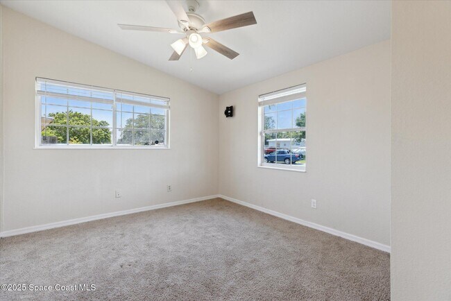 Building Photo - 925 Abeto St NE