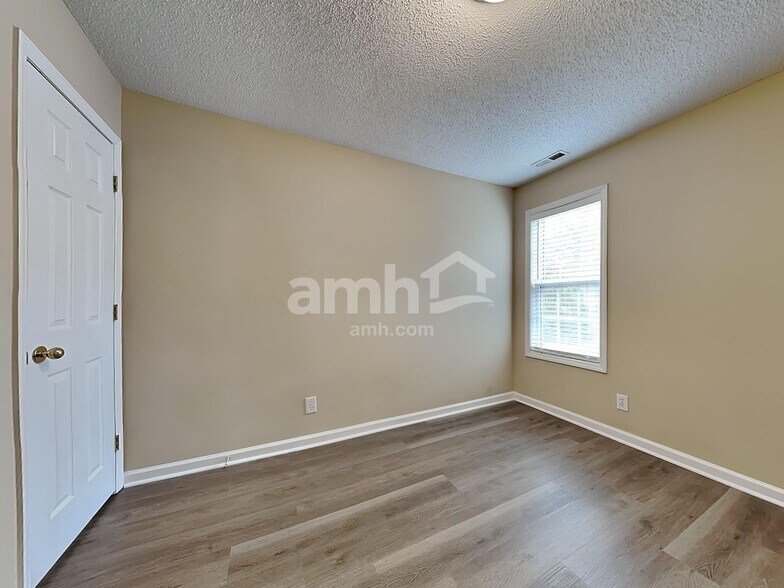 Building Photo - 524 Wyndham Dr