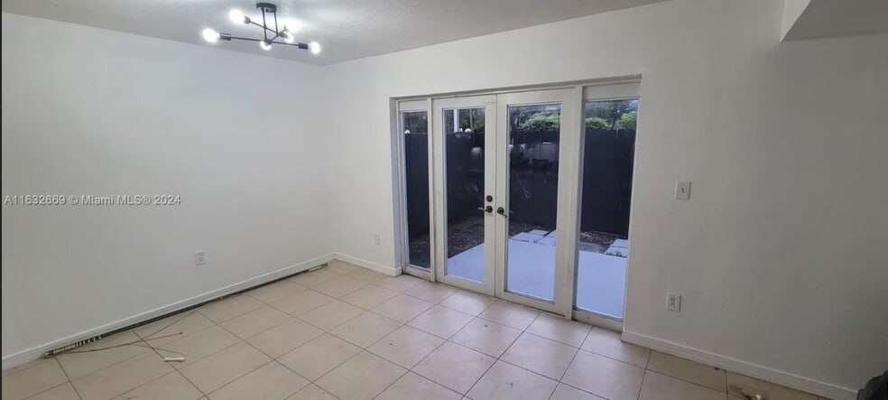 Building Photo - 319 NW 109th Ave