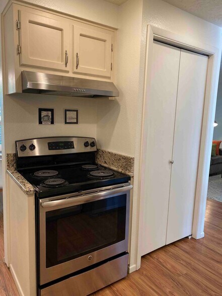 Building Photo - 4135 NW Walnut Pl