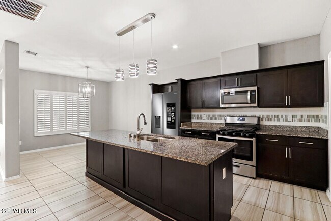 Building Photo - 297 Denim St