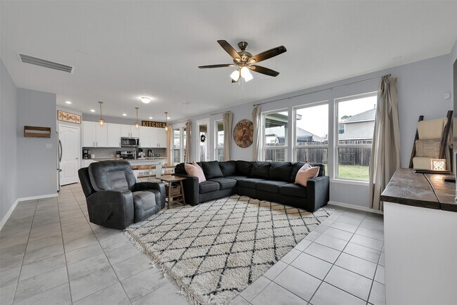 Building Photo - 1127 Littleton Ct