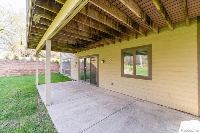 Building Photo - 1083 N Livernois Rd