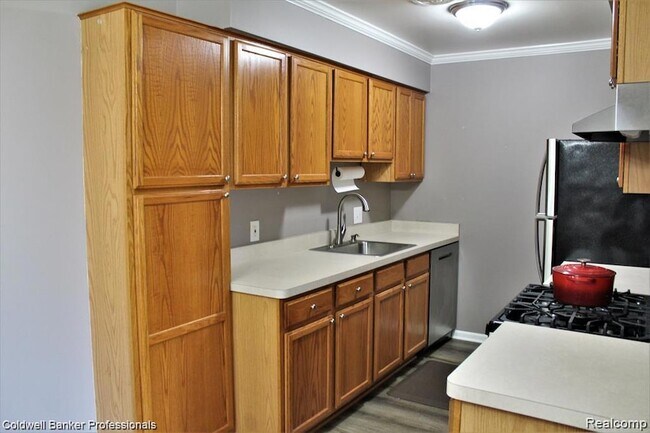 Building Photo - 2025 E Franklin Dr