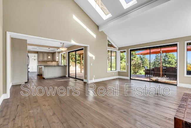 Building Photo - 325 Paraiso Dr