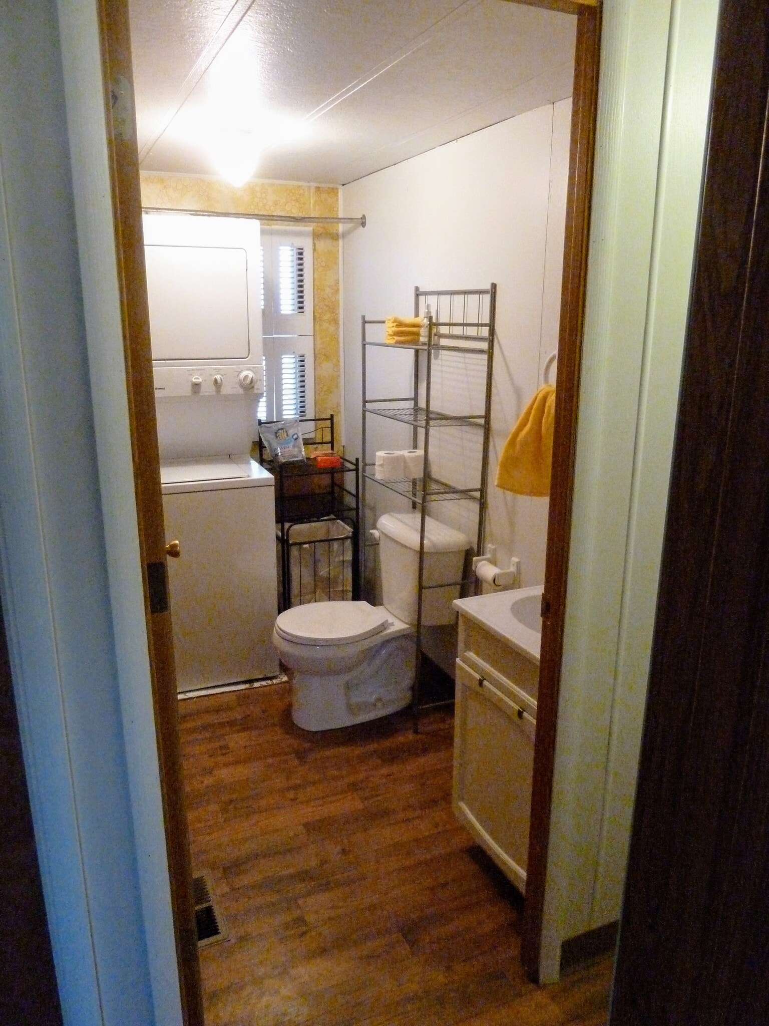 1/2 bath laundry - 2620 Cooper Rd