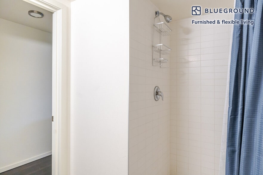 Building Photo - 5001 Brooklyn Ave NE