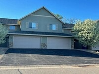 Building Photo - Great 2 bed with loft townhome in Boulder Ridge!
