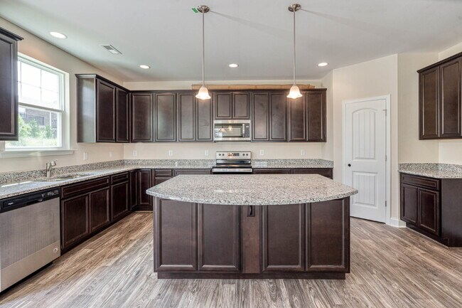 Building Photo - Available on July 10! Modern Home with Spacious Layout Near Downtown Kernersville