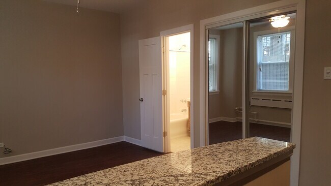 Building Photo - 432 W Belmont Ave