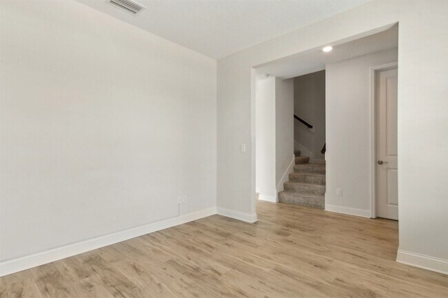 Building Photo - 205 Daydream Ave