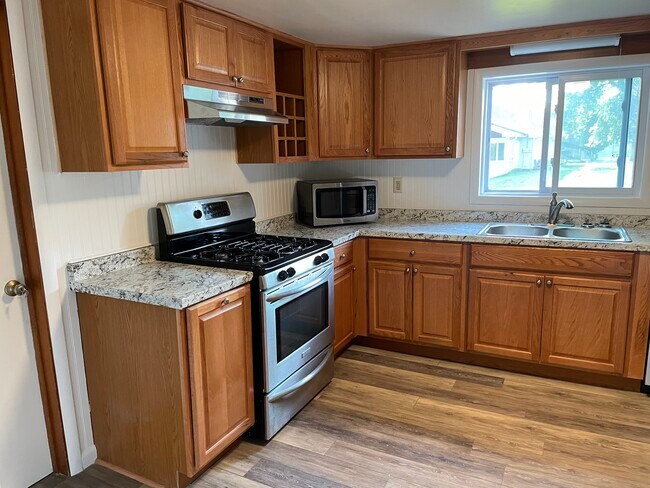 Building Photo - 159 Kendall Ave