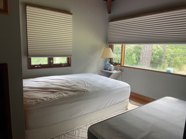 Building Photo - 4680 Peaceful Shores Dr