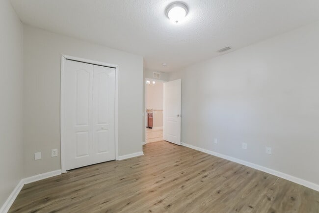 Building Photo - 10225 Hunters Haven Blvd