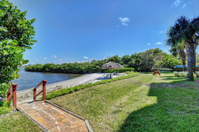 Building Photo - 1100 Scotia Dr