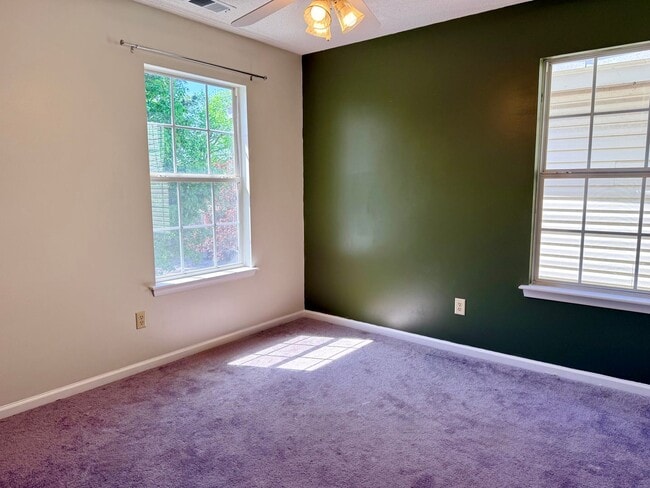 Building Photo - 3 Bed 2.5 Bath Hampton Home!