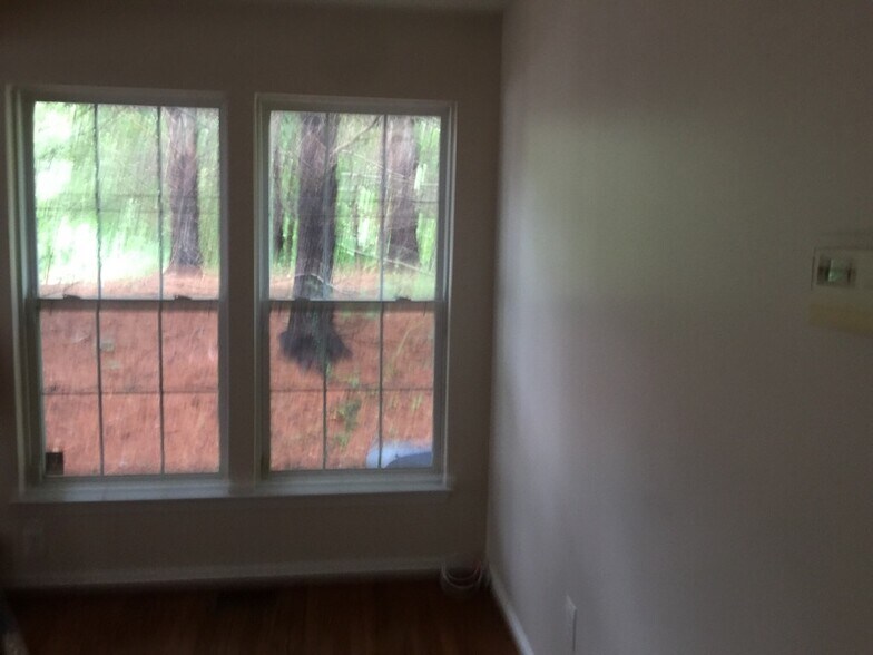 Building Photo - 8701 Rochelle Dr