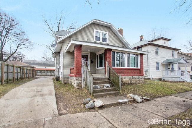 Building Photo - 77 Baylis St SW