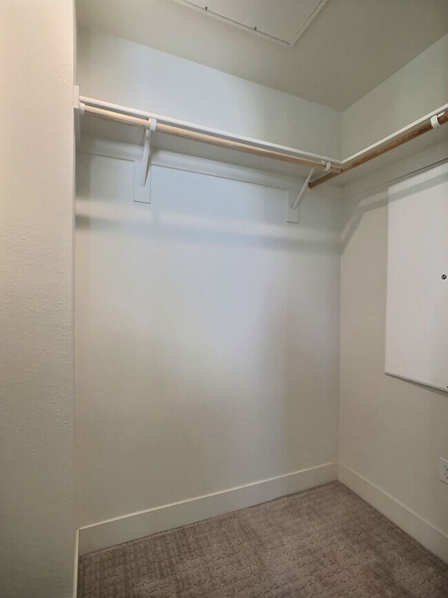 Building Photo - Bright 2 Bedroom Townhome in Downtown San Jose