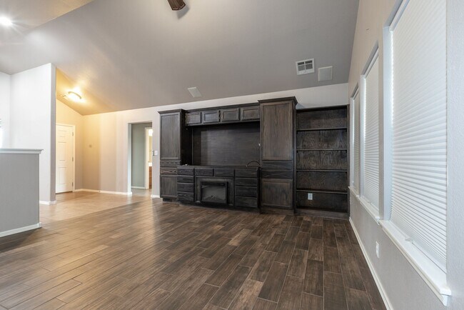 Building Photo - 3 Bed / 2 Bath in Owasso!
