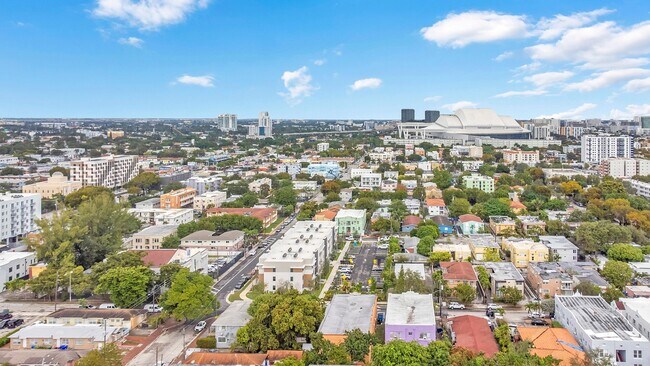 Building Photo - 1554 SW 5th St