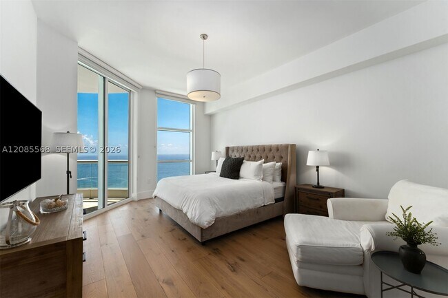 Building Photo - 16047 Collins Ave